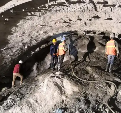 涵江隧道拱顶带模注浆料，微膨胀注浆料的特点及施工工艺